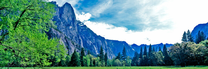 Spring arrives at the Yosemite National Park with a view from the Yosemite Valley