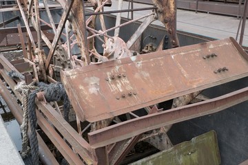 Fototapeta premium rusty boat engine wheel on a river