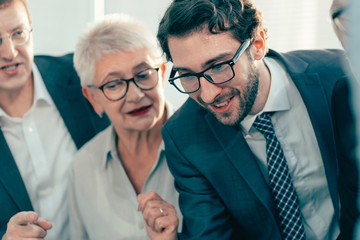 close up. smiling business colleagues discussing new ideas