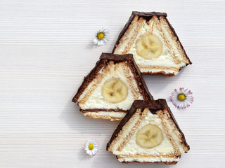 Slices of unbaked dessert in triangle shape made of flat light and dark biscuits