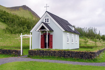 Obraz premium Typical small wooden church in Skogar - Iceland