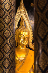 Fototapeta premium Phra Phuttha Chinnarat (King of Victory), the most beautiful and magnificent Buddha statue in Thailand, enshrined inside Wat Phra Si Rattana Mahathat Temple (Phitsanulok, Thailand)