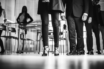 Obraz premium close up. a variety of business people passing through the office business center.