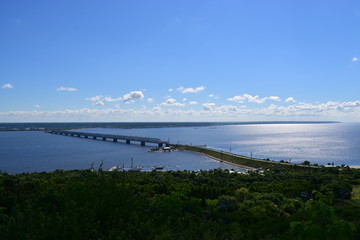 Fototapeta na wymiar Ulyanovsk bridge