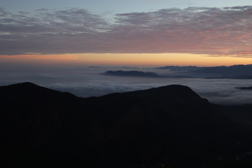 Fototapeta premium Lever de soleil Adam's Peak Sri Lanka