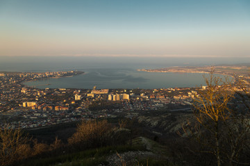 Obraz premium black sea, ocean, sea, grass field, grass, sunrise, morning, nature, gelendzhik, russia, spring, mountain, city, travel, cityscape, view, architecture, urban, landscape, landmark, sky, skyline, aerial