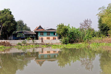 Fototapeta na wymiar Traditional Thai house by the water