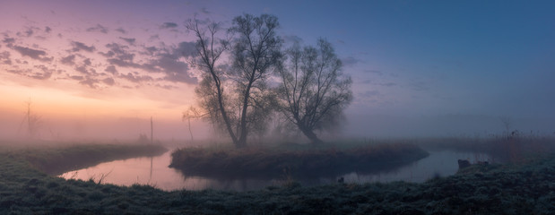 Fototapeta na wymiar Foggy morning on the Jeziorka river near Piaseczno, Poland