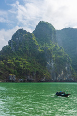 Fototapeta na wymiar Beautiful landscape of Ha Long Bay, Vietnam