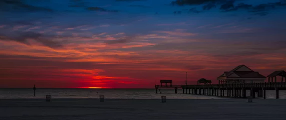 Photo sur Plexiglas Clearwater Beach, Floride Beautiful bright sunset and colorful sky with clouds. Gulf of Mexico. Florida Clearwater Beach. Fishing Pier 60