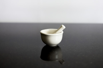 Small porcelain mortar & pestle lab kitchen pharmacy medicine herb pill crusher