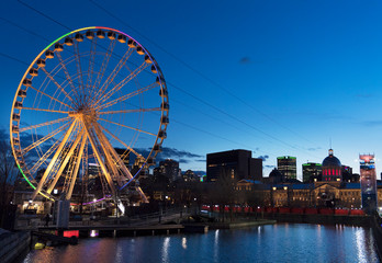 Obraz premium The big wheel in the Old Port of Montreal is shown