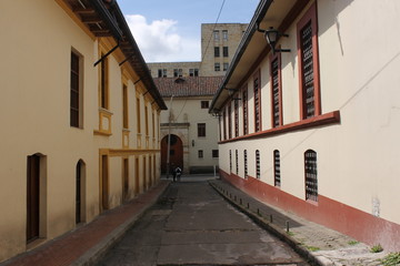 Fototapeta na wymiar narrow street in old havana
