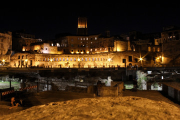 Fototapeta na wymiar night views of ancient rome