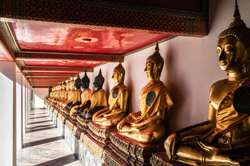 Fototapeta premium Shady gallery of a Thai temple