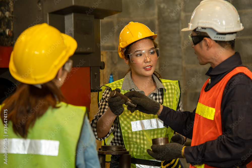 Aufkleber Engineers working in the factory,Team of workers and foreman checking machines in at factory.