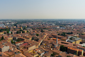 Fototapeta na wymiar View of the city of Cremona from the tower 