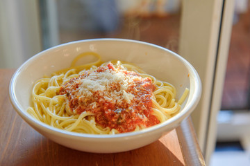 spaghetti, essen, italien, lebensgefühl, teller, soße, sauce, genießen, genuß, parmesan, rot,...