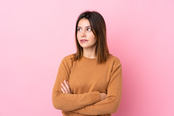 Obraz premium Young woman over isolated pink background with confuse face expression
