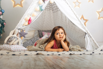 Little girl in the wigwam are dreaming  - 336479116
