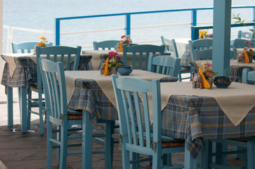 Taverna Tables