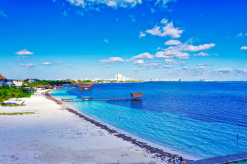 Fototapeta premium Cancun Mexico beach aerial 