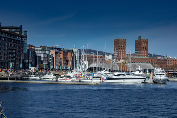 Obraz premium Oslo, Norway in early spring with clear skies and buildings
