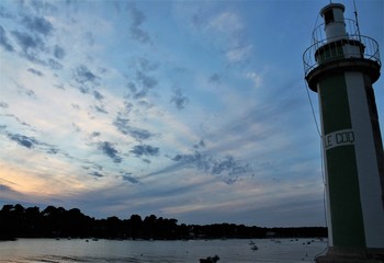 Obraz premium Lighthouse at sunset in Benodet, Brittany, France