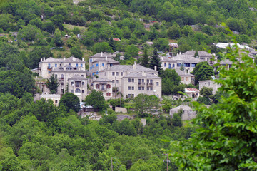 Fototapeta na wymiar view of the small village of Monodendri, in the Vikos-Aoos national park in Epirus, Greece