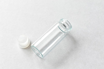 Naklejka premium Glass flask with a stopper on a white background with a note medicine
