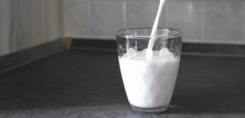 pour the milk into the glass
