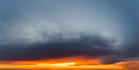 Obraz premium Fantastic clouds at sunrise