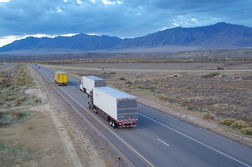 Górska autostrada wieczorem USA Utah 2
