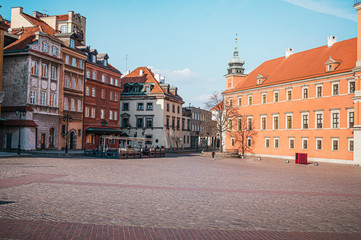 Fototapeta na wymiar Royal Castle in Warsaw, Poland. Old colorful houses in the old town of Warsaw on a sunny.