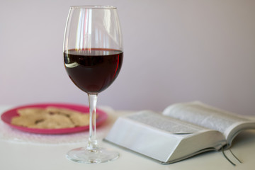 wine, unleavened bread, goblet, lord's supper, wineglass, cabernet, merlot, fresh, background, ruby, celebration, taste, vintage, beverage, glass, space, liquid, winery, old, shine, transparent, black