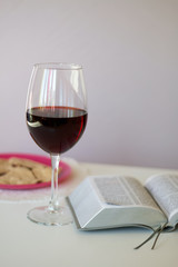 wine, unleavened bread, goblet, lord's supper, wineglass, cabernet, merlot, fresh, background, ruby, celebration, taste, vintage, beverage, glass, space, liquid, winery, old, shine, transparent, black