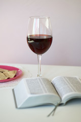 wine, unleavened bread, goblet, lord's supper, wineglass, cabernet, merlot, fresh, background, ruby, celebration, taste, vintage, beverage, glass, space, liquid, winery, old, shine, transparent, black