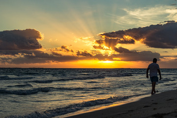 Fototapeta na wymiar sunset at the beach varadero cuba