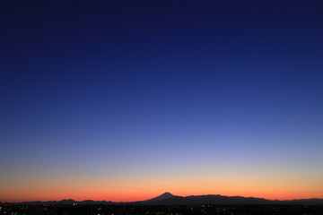 横浜からの富士山 (夕景)