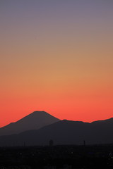 横浜からの富士山 (夕景)