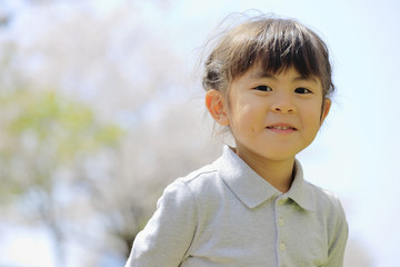 幼児(5歳児)と桜