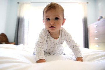 Fototapeta premium girl on bed with lights from window behind