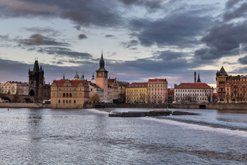 Obraz premium Charles Bridge over Vltava river in Prague, Czech Republic.