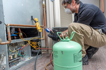 Checking refrigerant charge on heat pump