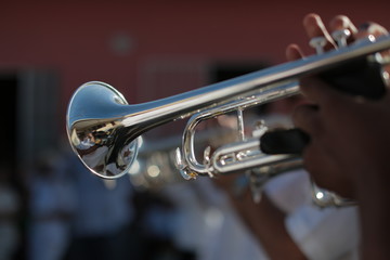 Fototapeta na wymiar playing the trumpet