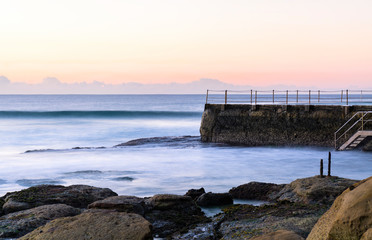 Obraz premium Swimming pool by the sea, Sydney Australia