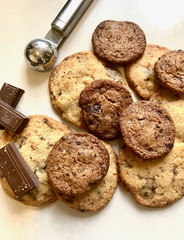 Top view of a pack of homemade chocolate chip cookies with 10gr. chocolate bars aside.