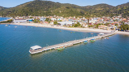 Obraz premium Porto Belo - SC. Aerial view of Porto Belo beach and city - Santa Catarina - Brazil