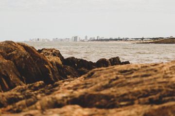 Vista de Punta del Este a partir da Playa La Barra, Uruguai