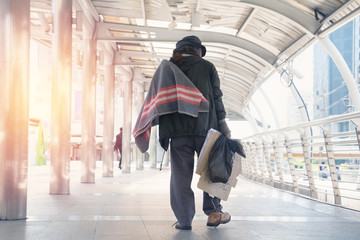 Obraz premium Homeless Asia man.He walking in town.He is very sadly and unhappy.poverty,despair,Photo Sympathetic and hope concept.